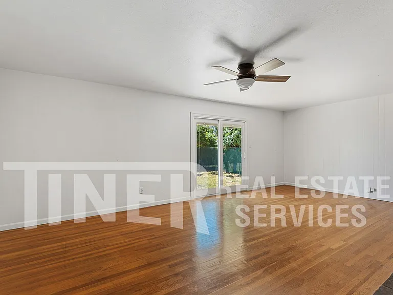 9136 Cecile Way — Photo 7