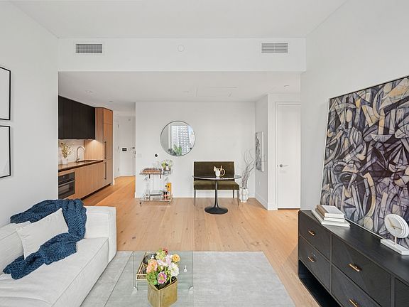 5th image of 312 W 43rd St #24C