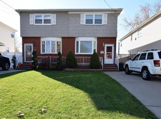 12 Prices Ln, Staten Island, NY 10314
