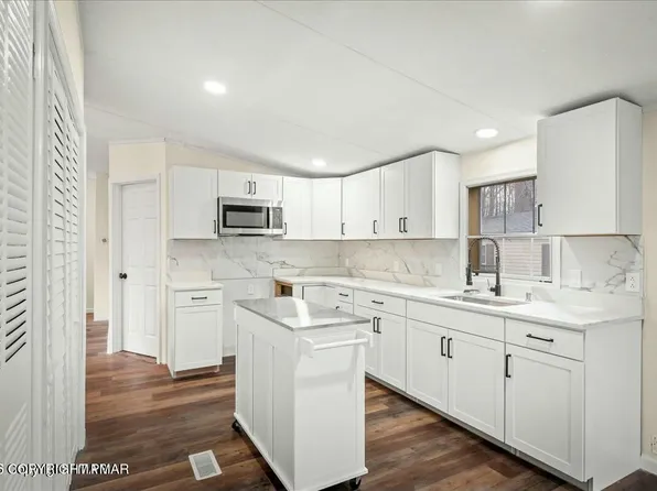 2549 Lynnwood Dr, East Stroudsburg, PA 18302