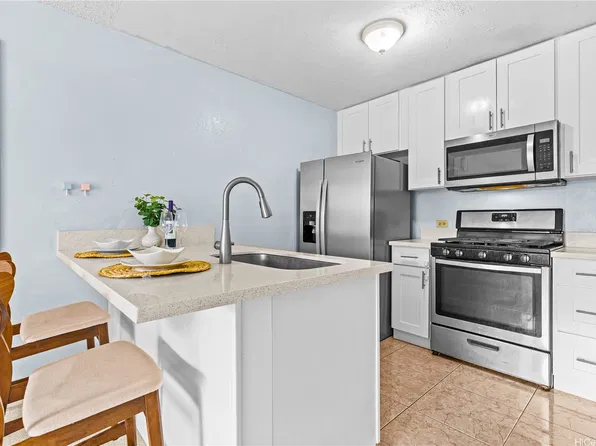 91-1072 Makaaloa St #17E, Ewa Beach, HI 96706