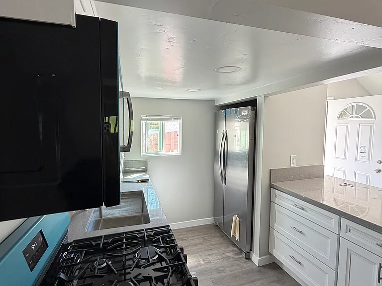 Ridgeway Dr — Photo 2