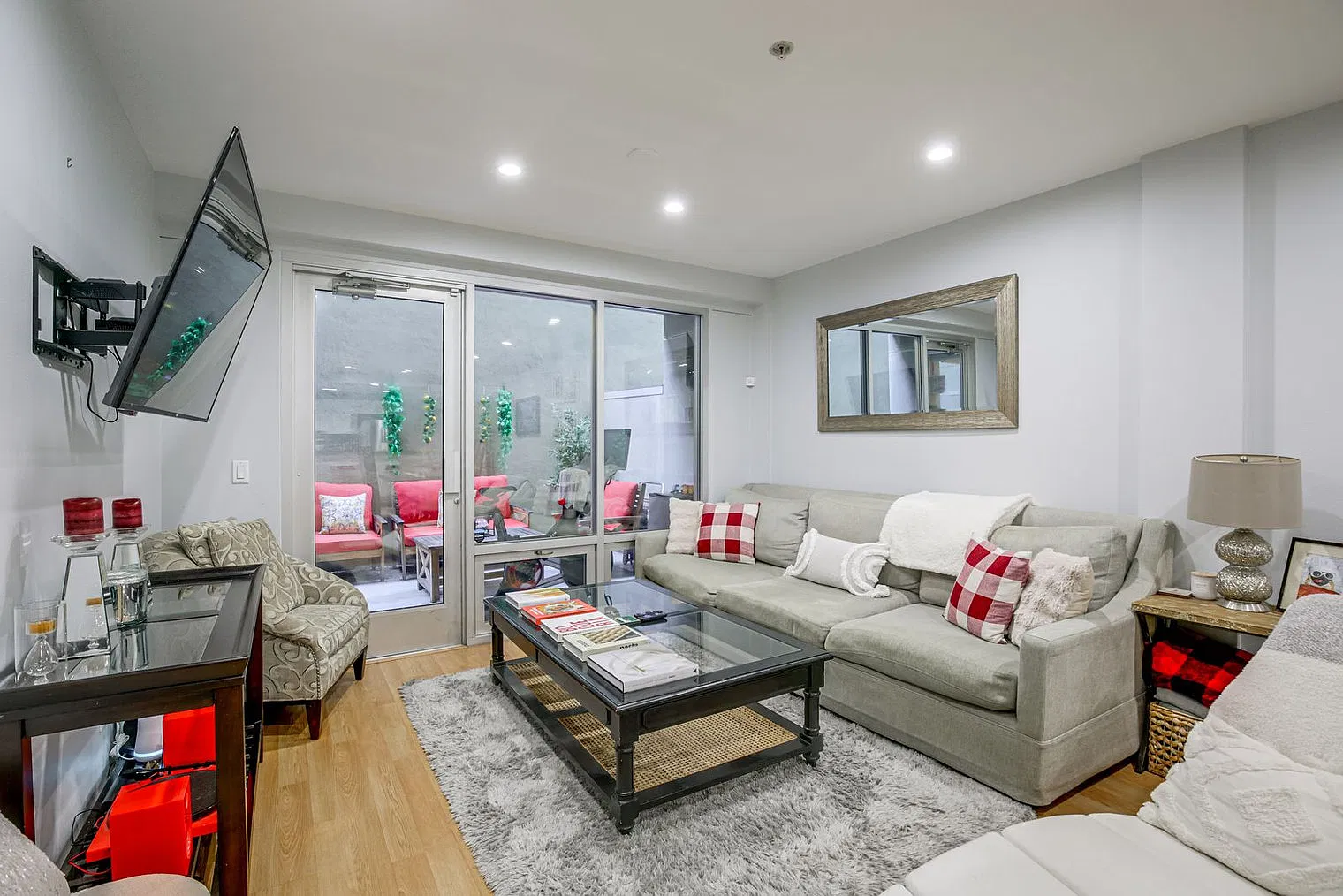 2 bed, 2.0 bath, 1022 sqft, $4,580 — Photo 3