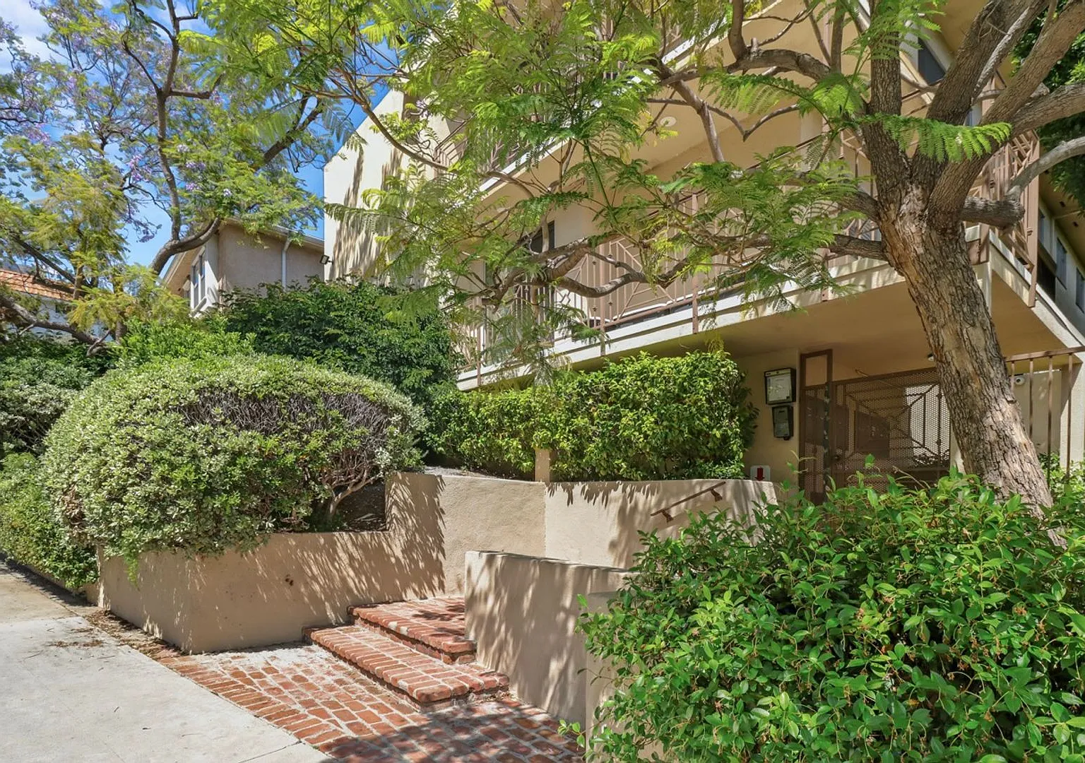 1226 McClellan Drive — Photo 2