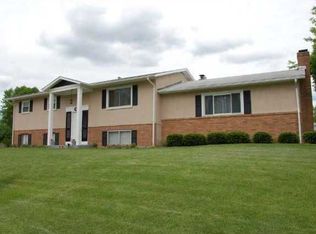 264 Oak Meadow Dr, Pataskala, OH 43062