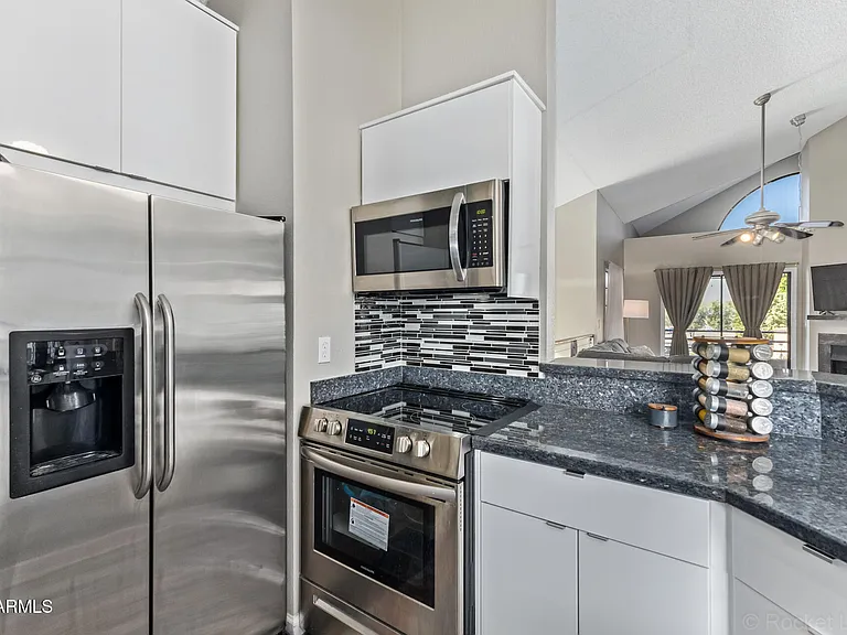 10301 N 70th St #210 — Photo 13