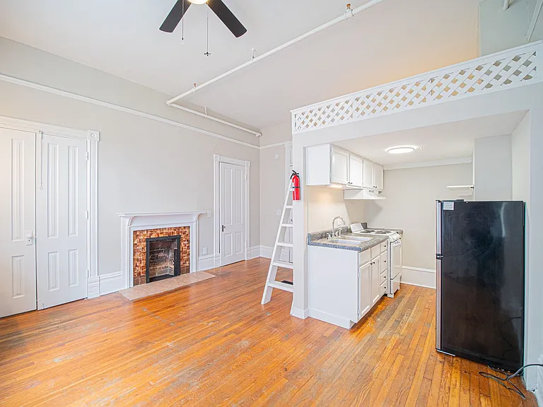 Victorian Village Apartments — Photo 7