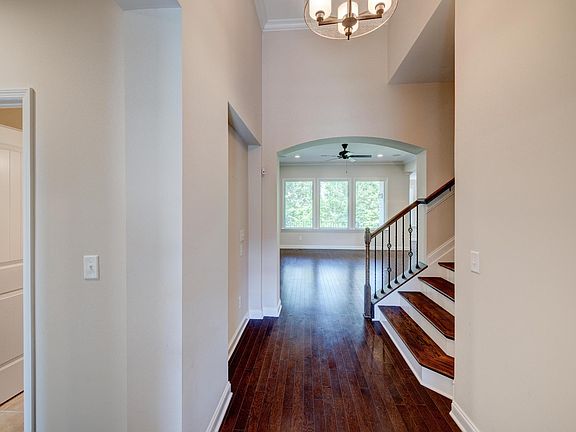 5th image of 9057 Macauley Ln