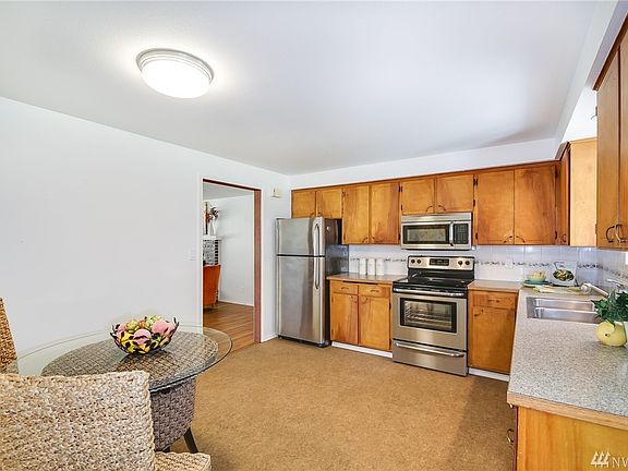 5th image of 9224 59th Dr NE