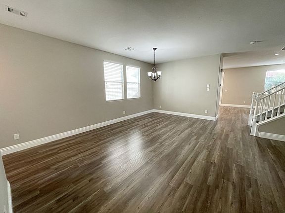 5th image of 679 Newquay Ct