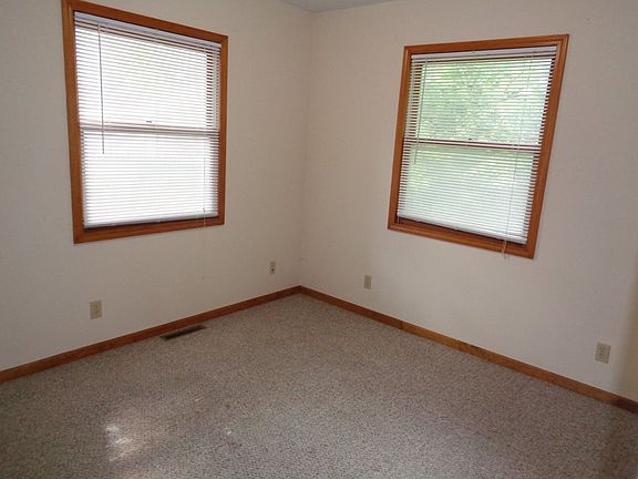 5th image of 510 E Haley St