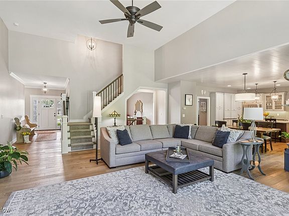 4th image of 4082 Deer Lake Dr