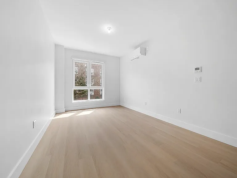 77-63 Vleigh Pl #307 — Photo 3