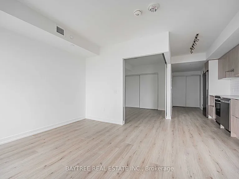 395 Bloor St E #1412 — Photo 6