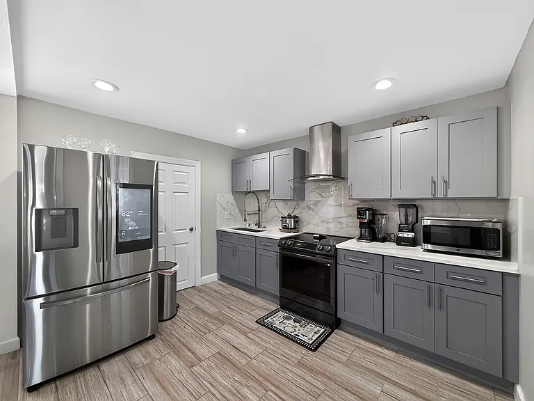 6416 N Orleans Ave — Photo 11