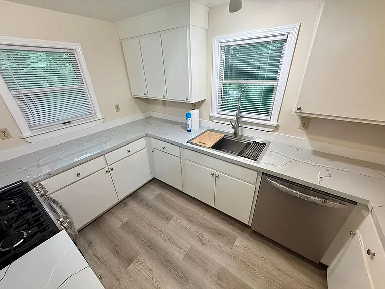 325 Highland Rd — Photo 11