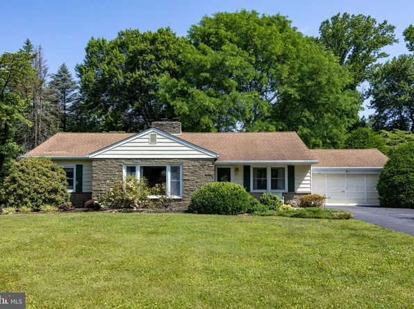85 Robinson Ave, Coatesville, PA 19320