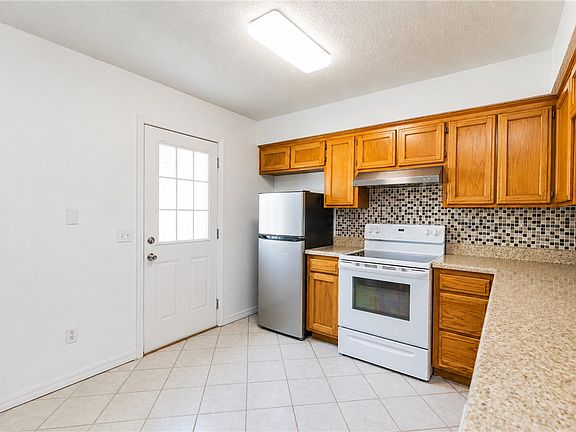 5th image of 516 Hill Cir