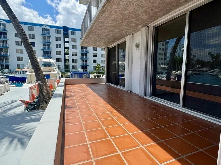 1700 NW North River Dr #106 — Photo 6