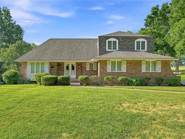 508 NW Golfview Dr, Blue Springs, MO 64014