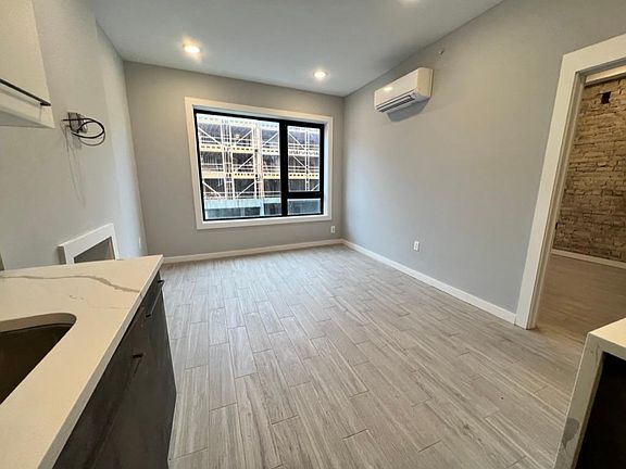 376 Broad B Unit