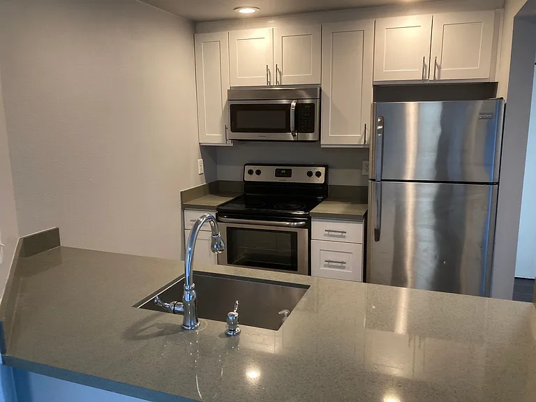 Seattle View Apartments — Photo 22