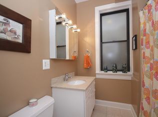 827 W Lakeside Pl #2, Chicago, IL 60640