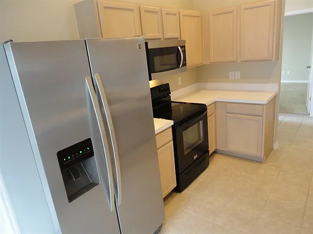 4 bed, 2.0 bath, 1665 sqft, $2,360 — Photo 3