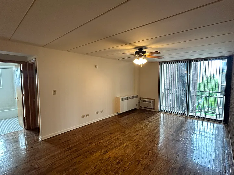 2340 N Commonwealth Ave — Photo 15