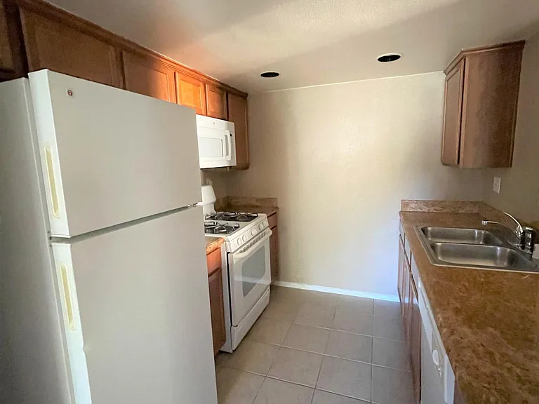 1110 W Blaine St #204 — Photo 7