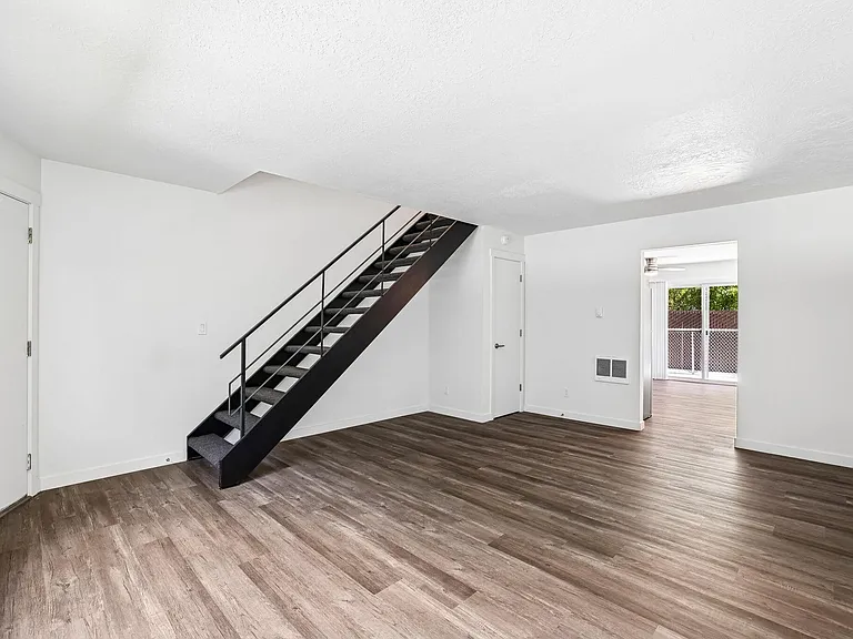 Midland Apartments — Photo 24