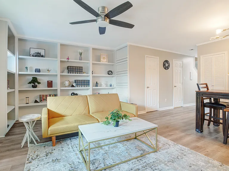 114 Carlin St — Photo 3