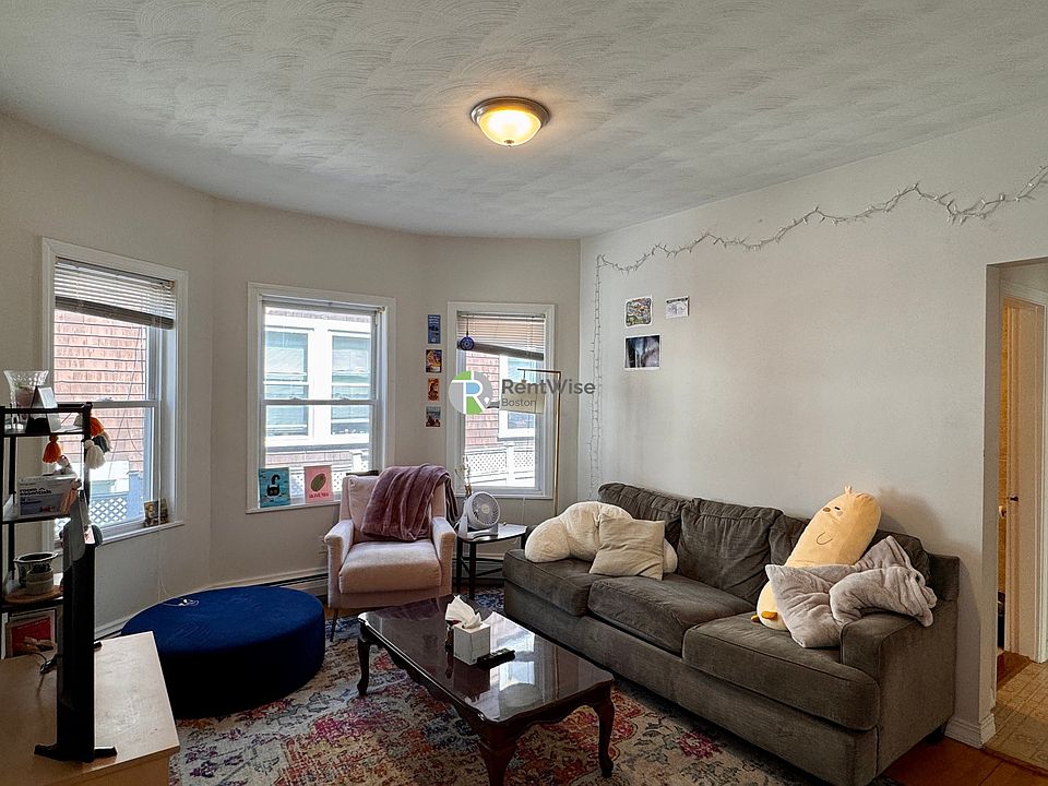 1st image of 144 W Adams St