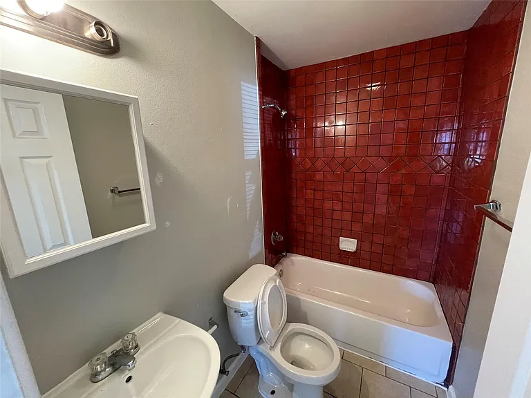 1041 Lott Ave — Photo 10