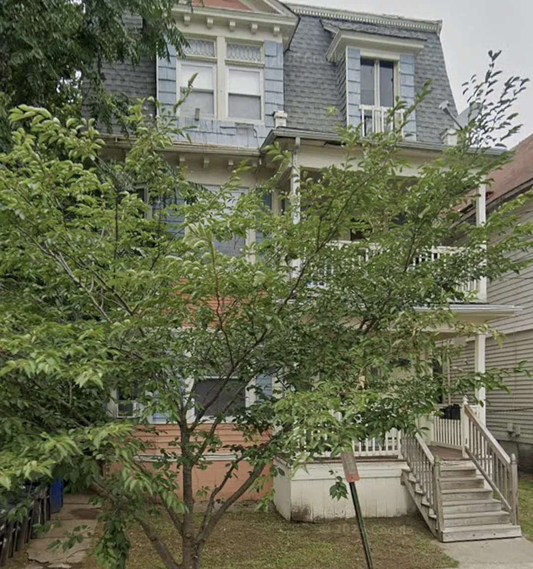 3 bed, 900 sqft, $1,495 — Photo 1