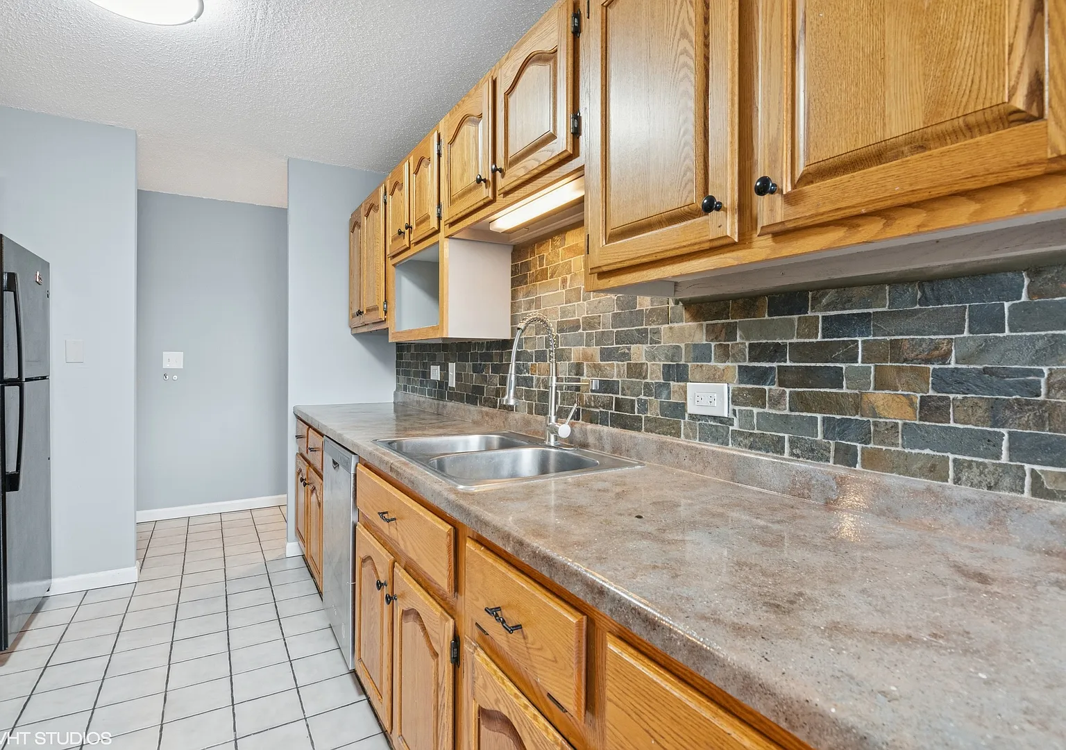 2 bed, 1220 sqft, $2,200 — Photo 4