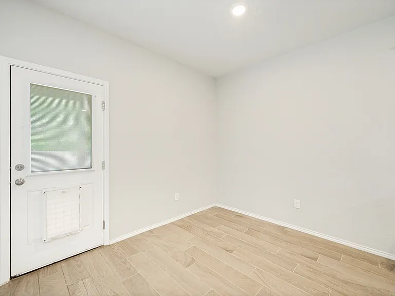 11038 Airmen Dr — Photo 2