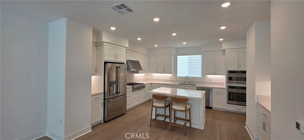 3 bed, 2.5 bath, 1842 sqft, $4,600 — Photo 2