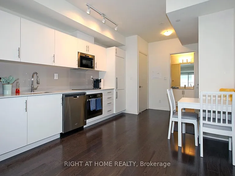 460 Adelaide St E #525 — Photo 9