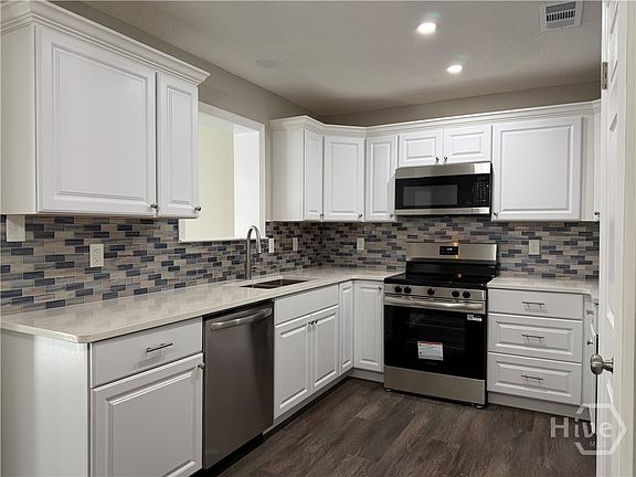 3rd image of 215 Pinecrest Place