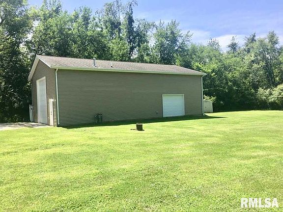 3rd image of 1203 S Creve Coeur Ave