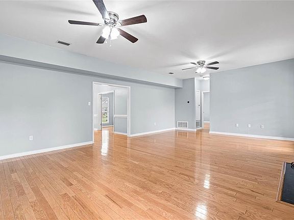 3rd image of 459 Charles V St