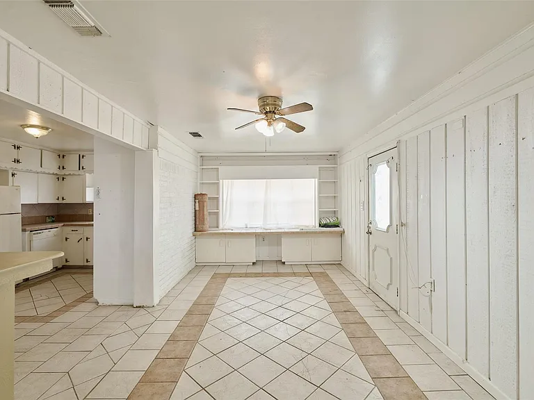 203 Paul Knox St — Photo 19