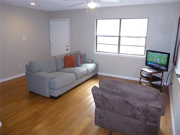 4th image of 291 Shadow Oak Dr