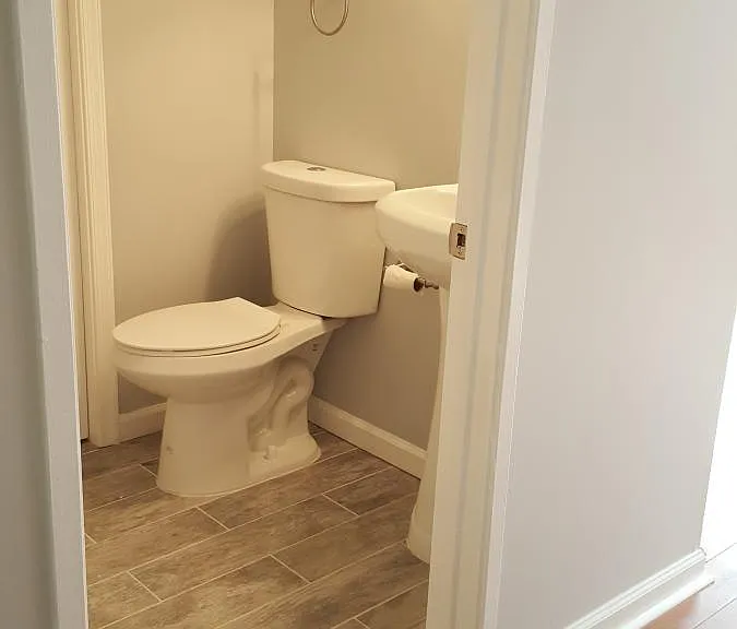 Lower Level - Powder Room