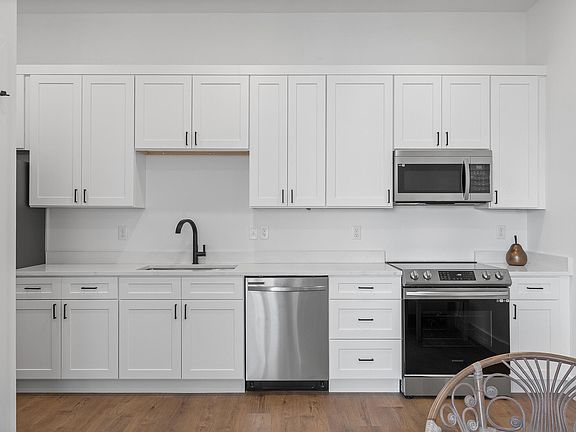 5th image of 969 Montague Pl