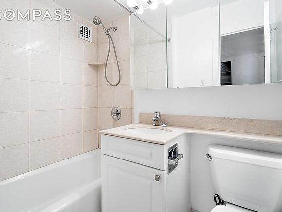 4th image of 240 E 76th St APT 9R