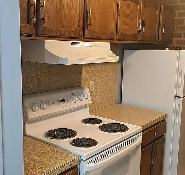 910 Rhue Haus Ln #B — Photo 8