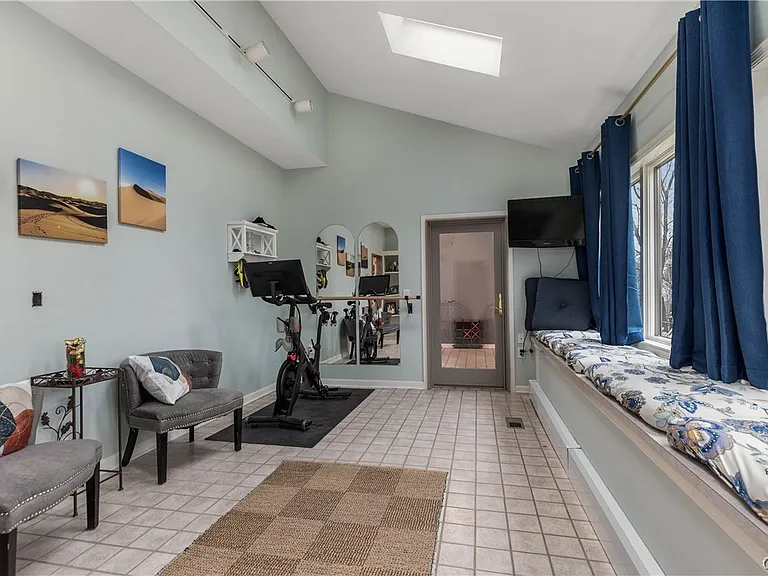 4892 Macgregor Ln — Photo 16