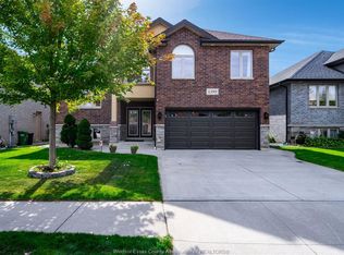 1399 Cancun St, Windsor, ON N9G 0A2